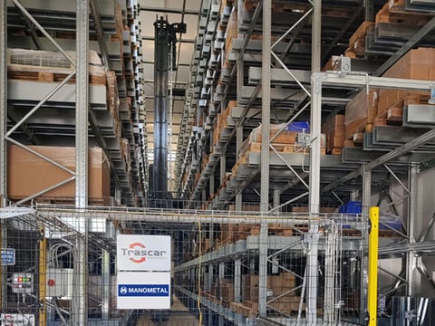 stacker crane aisle — manometal warehouse
