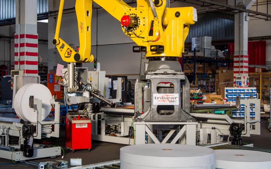 Impianto robotizzato per la movimentazione ed il confezionamento di bobine di non tessuto